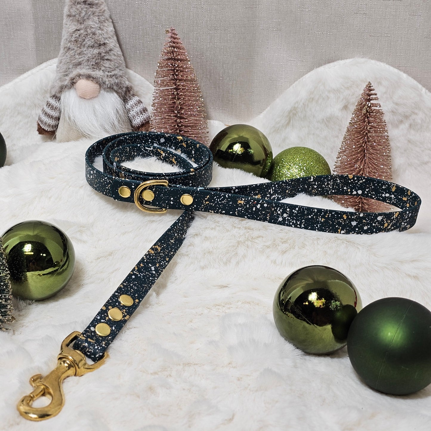 Mistletoe Magic - Biothane Splatter Dog Lead